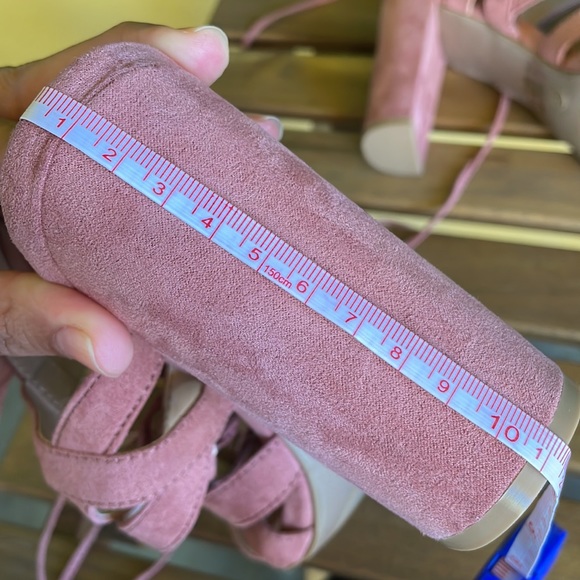 Light pink tie up heels - Picture 4 of 4